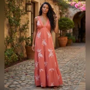 Coral Embroidered Maxi Dress Women's Size Medium V-Neck Elastic Waist Blue Rain